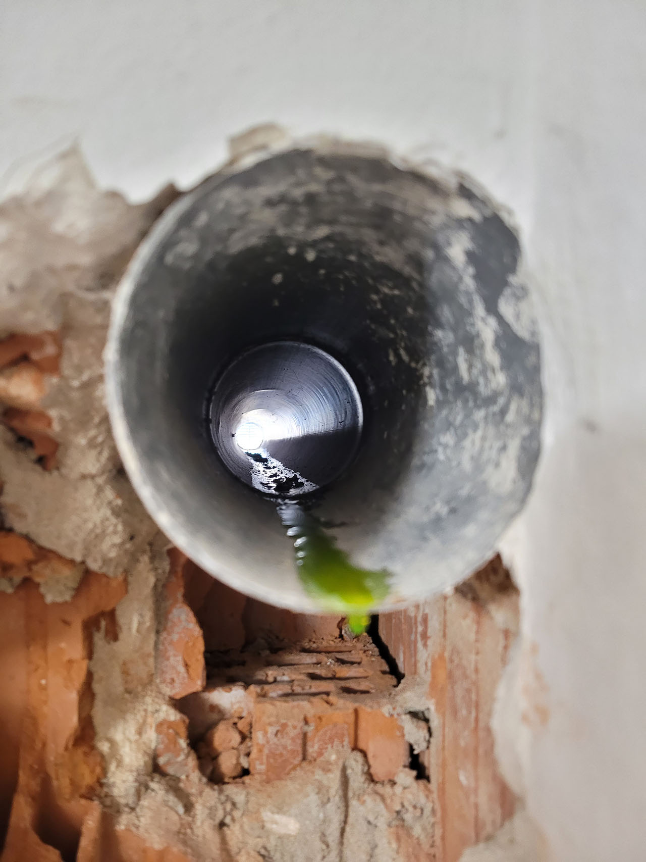 Entlüftungsrohr mit Gefälle nach innen