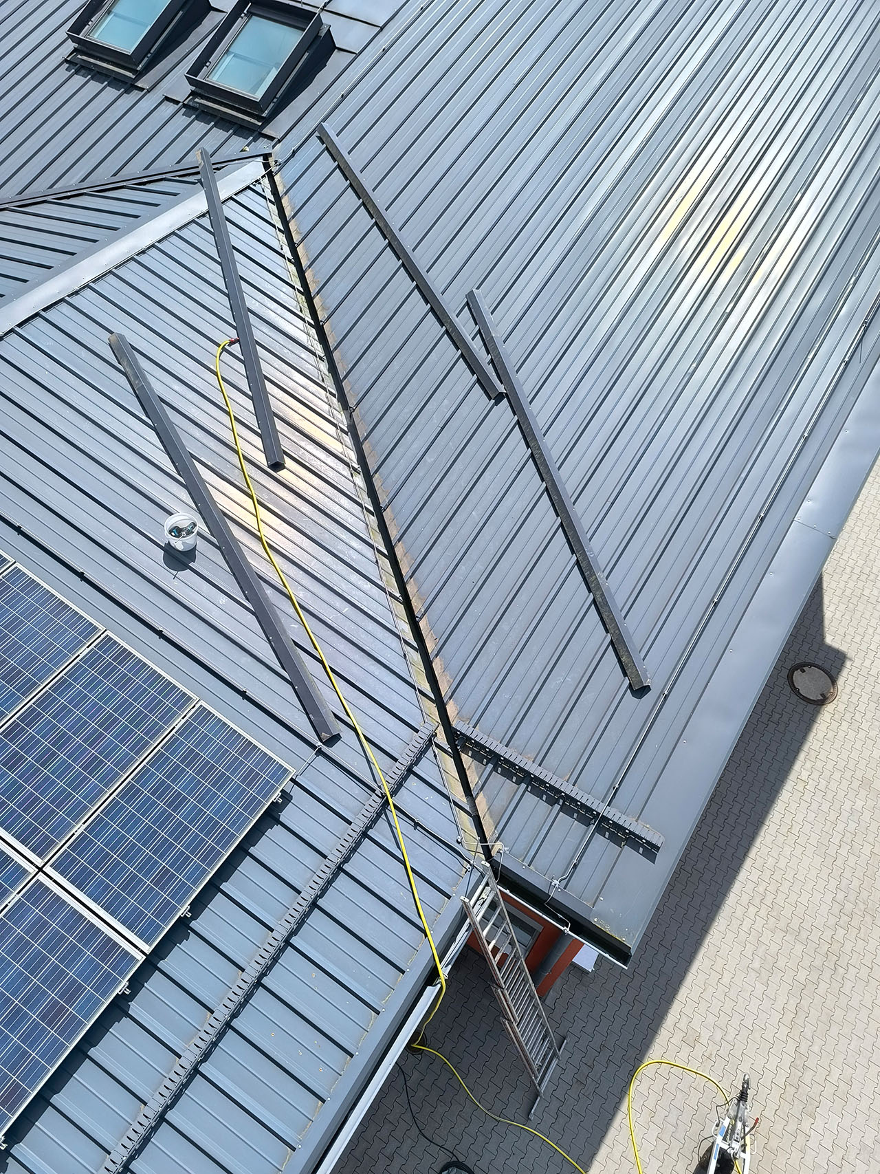 Wassereintritt über Kehlrinne in Gebäude